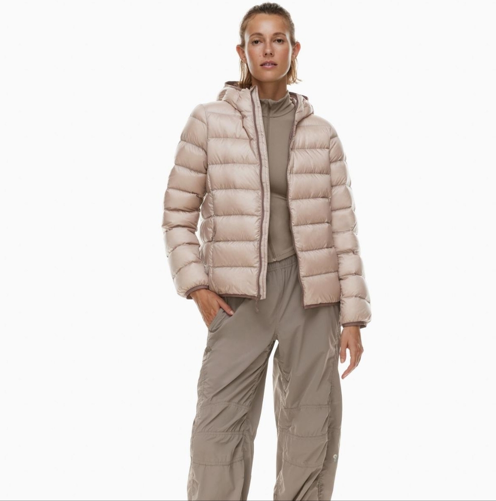 Aritzia Little Puff packable light puffer jacket